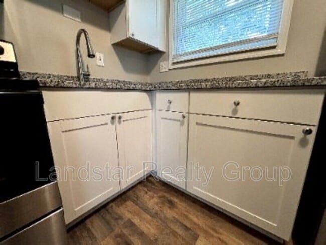 Building Photo - 9816 Titan Dr