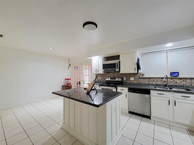 Building Photo - 25303 Avery Hill Ln