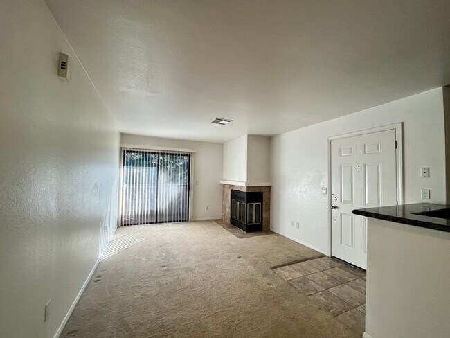 Building Photo - Charming 1 bedroom, 1 bathroom condo in Sacramento