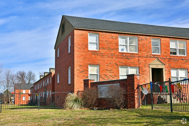Primary Photo - University Falls Apartments