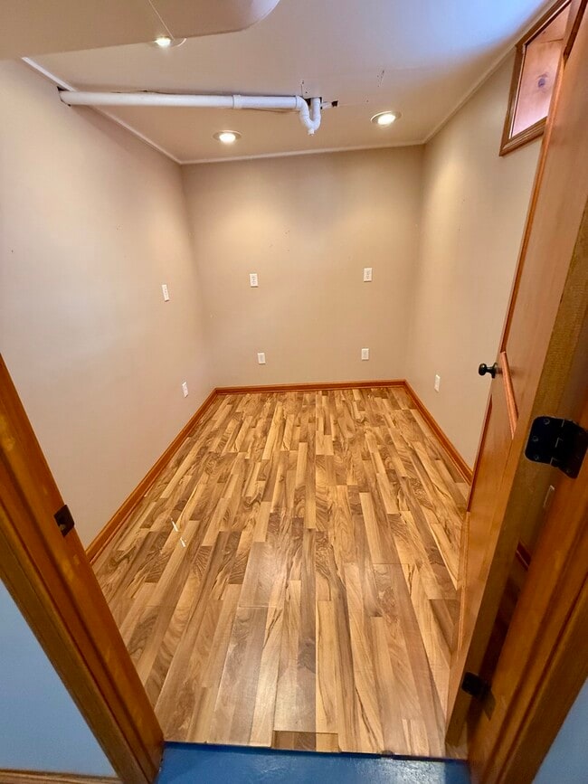 Building Photo - 723 Glendale Ave