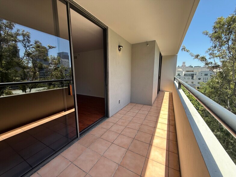 Balcony - 600 W 9th St