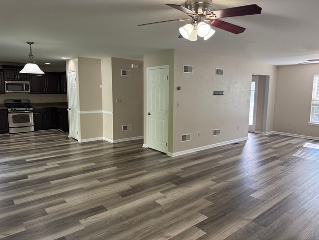 Building Photo - THREE BEDROOM/2.5 BATH Detached Home w TWO...