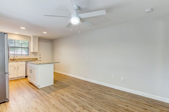 Building Photo - 210 S 14th St