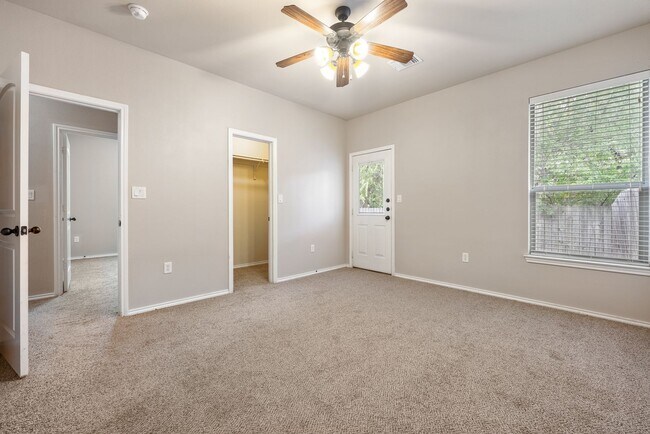 Building Photo - 953 Brown Rock Dr