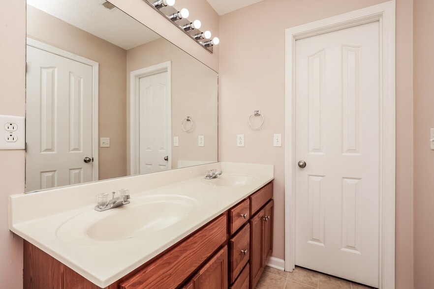 Building Photo - 1102 Nahanee Ct
