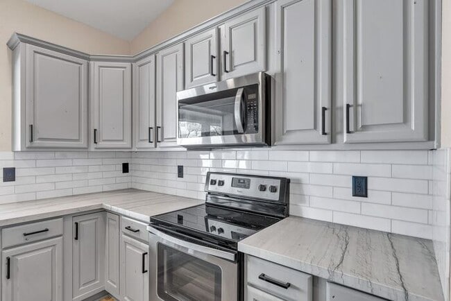 Building Photo - 1105 N 110th St