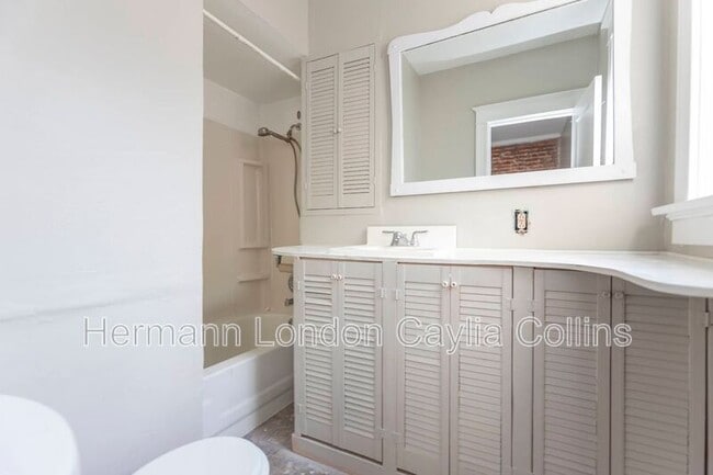 Building Photo - 2053 Alfred Ave