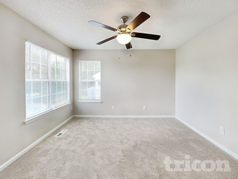 Building Photo - 11136 White Stag Dr