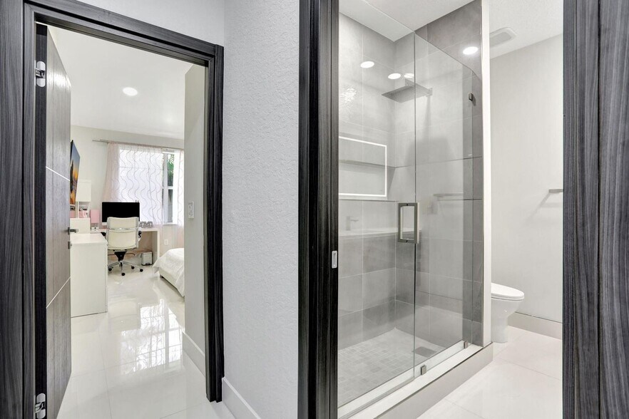 Building Photo - 6584 Villa Sonrisa Dr