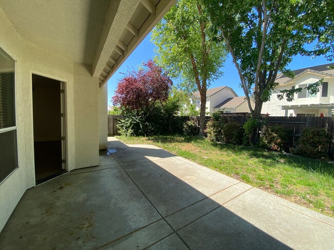 Building Photo - East Elk Grove Home Close to Pleasant Grov...