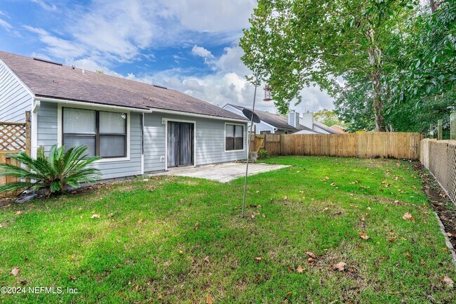 Building Photo - 3912 English Colony Dr S