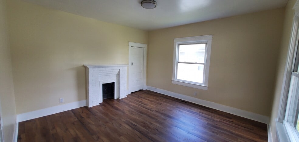 Building Photo - 515 W Magnolia Ave