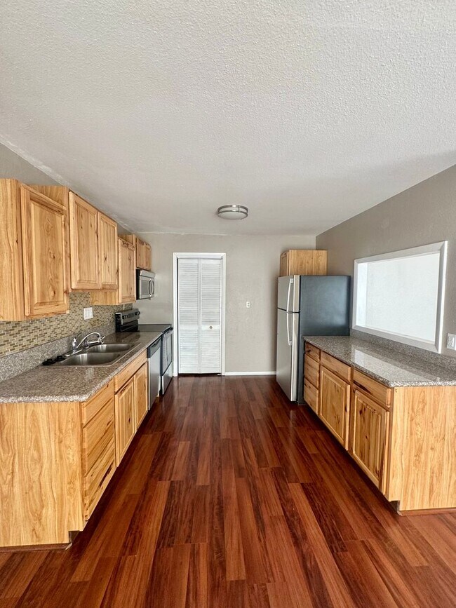 Building Photo - Manitou - CP