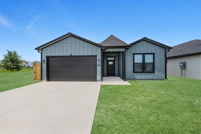 Building Photo - 323 Rd 5840