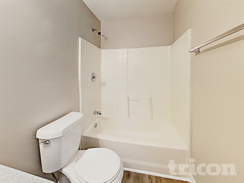 Building Photo - 7029 New Dale Rd