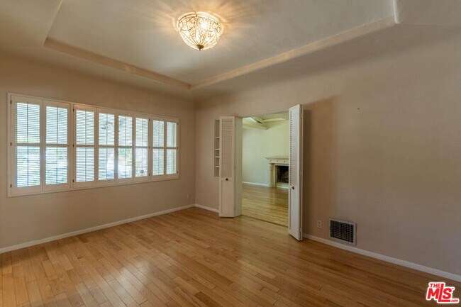 Building Photo - 352 S Wetherly Dr