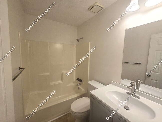 Building Photo - 3172 Carmel Dr