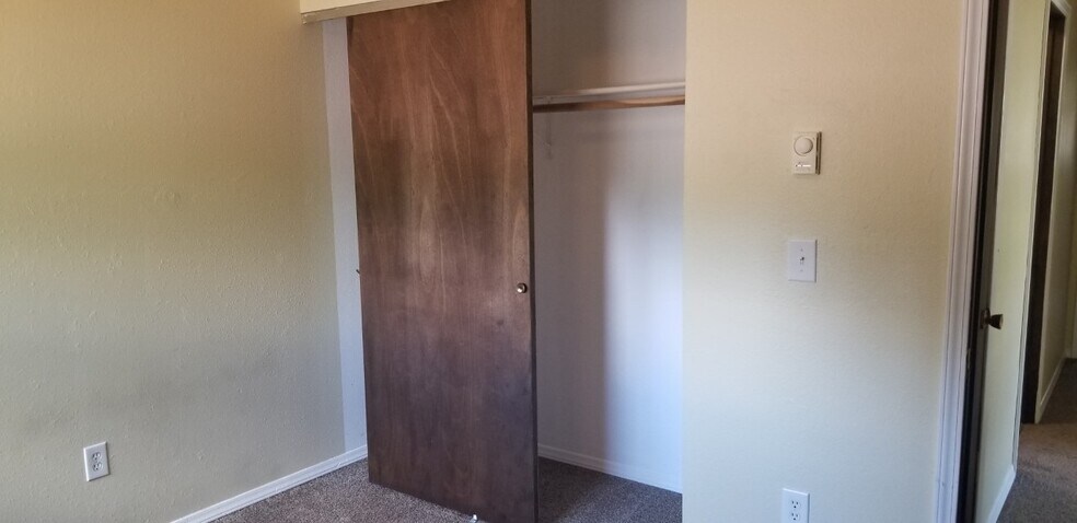 Building Photo - 509 Constitution Ave S