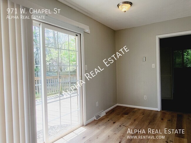 Building Photo - Pet friendly home with level fenced back y...