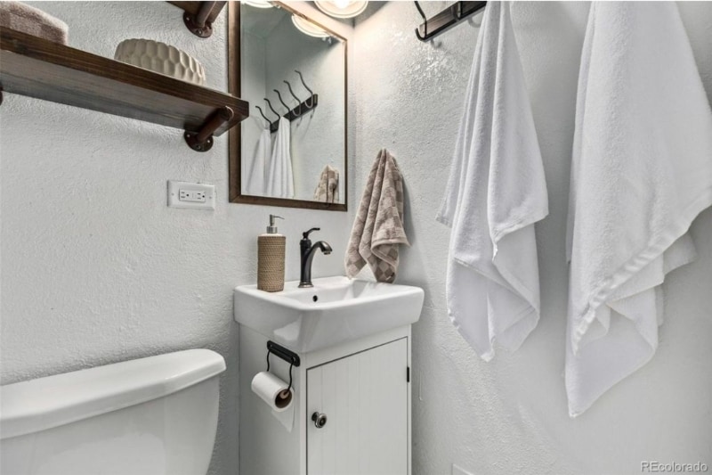 Building Photo - 6137 Sterne Cir