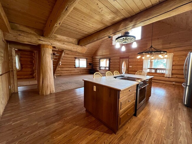 Building Photo - Enchanting Log Home for Lease