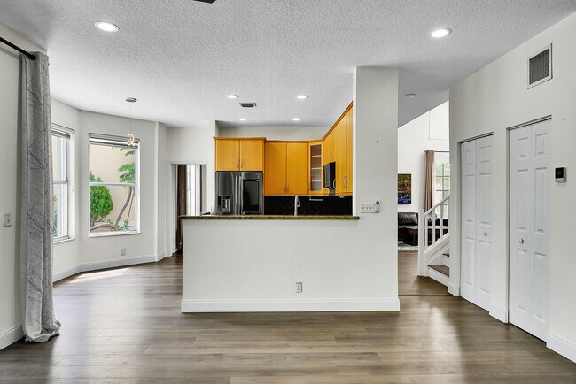Building Photo - 3354 Greenview Terrace W