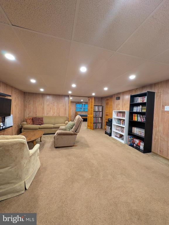 Building Photo - 609 Hartland Ct