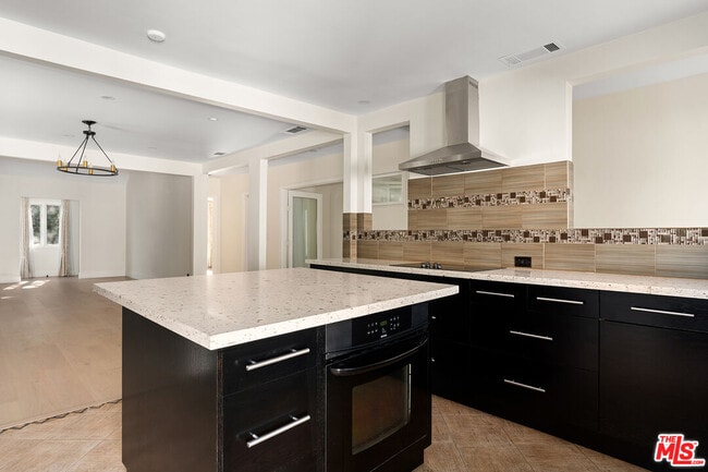 Building Photo - 8921 Ashcroft Ave