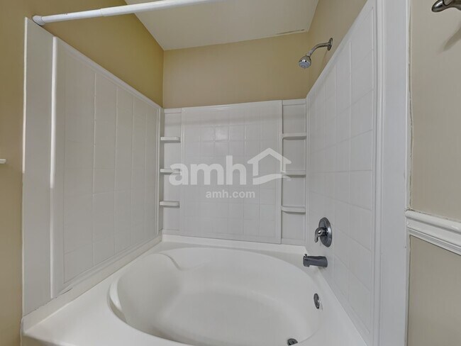 Building Photo - 60 Summer Hill Way