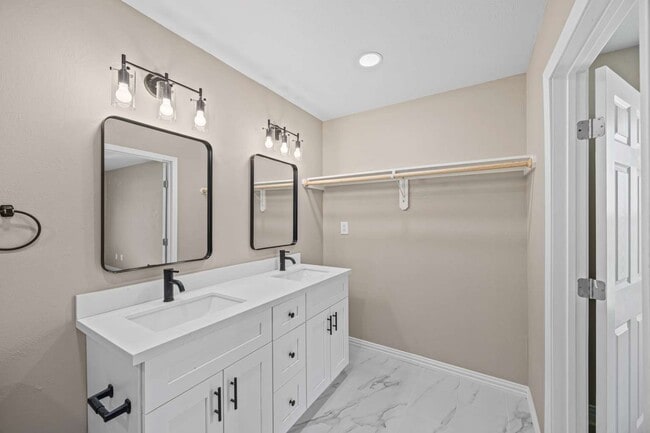 Building Photo - 2207 Anthony-Hay Ln