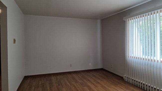 Building Photo - 2-Bedroom  Upper in a 8plex building