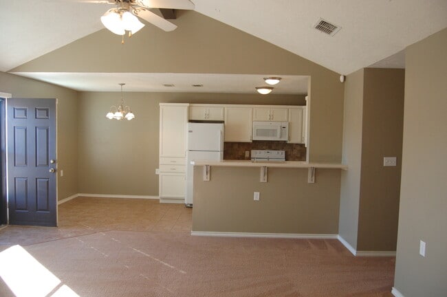 Building Photo - 3/2/2 - Available Now  - Under $1300