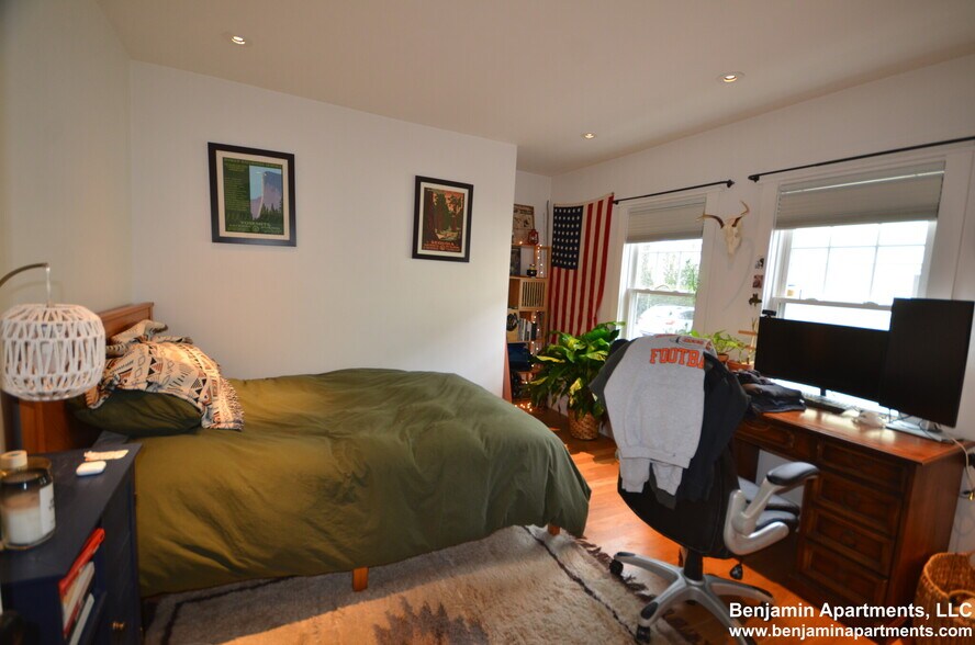 Building Photo - 15 Elmira St