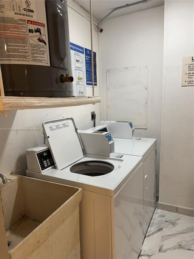 Building Photo - 2049 S Ocean Dr