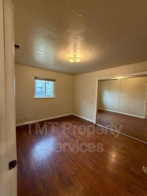 Building Photo - 2011 Mangrum Ave