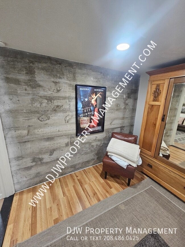 Building Photo - 2119 Cleveland Blvd