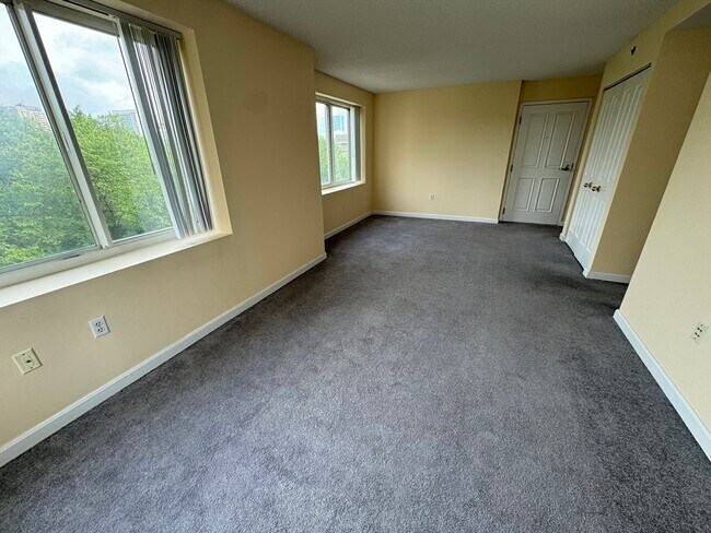 Building Photo - 8 Museum Way