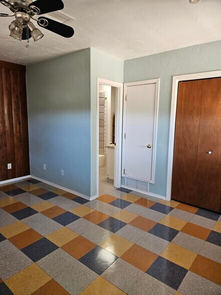 Building Photo - 1251 W Roller Coaster Rd