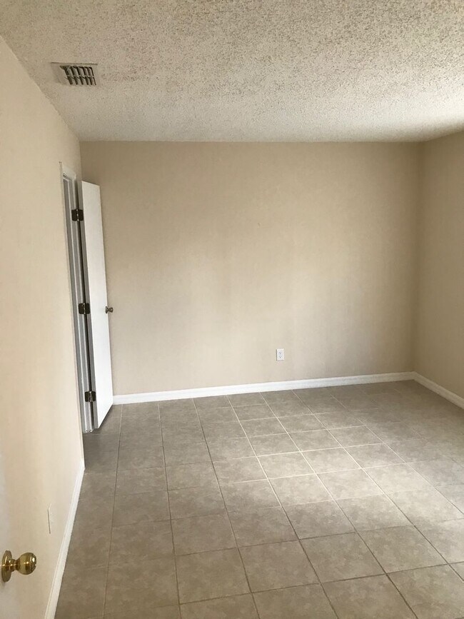Building Photo - Charming 2-Bedroom, 2-Bath Single Family H...