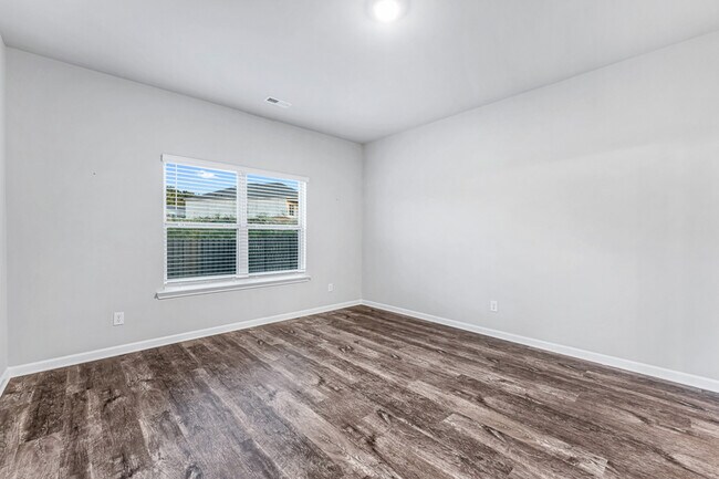 Building Photo - 303 Ivyleaf Dr