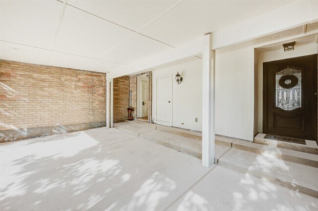 Building Photo - 201 Vanderpool Ln