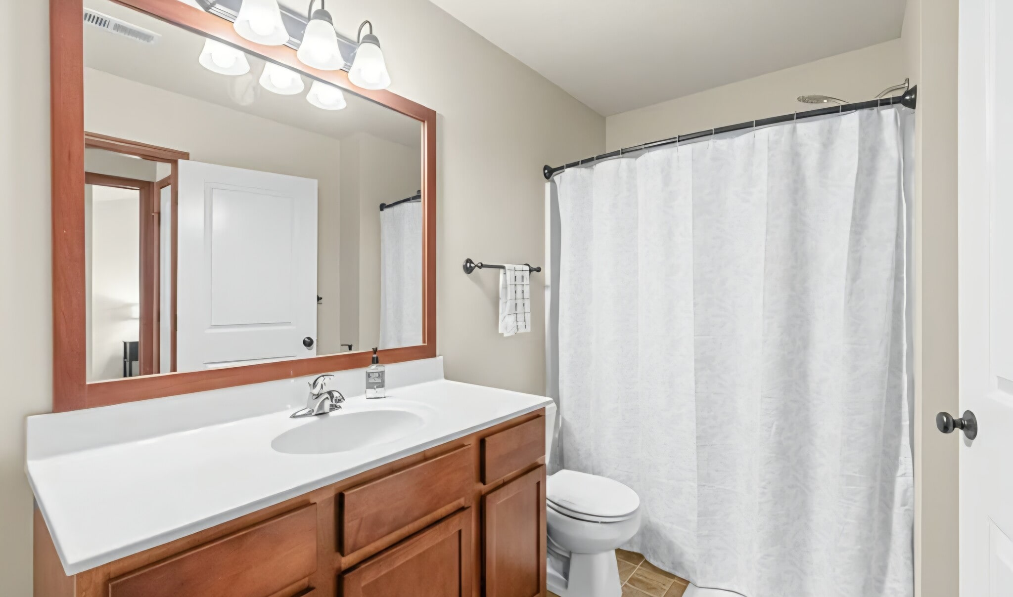 Building Photo - 1795 Sara Ct