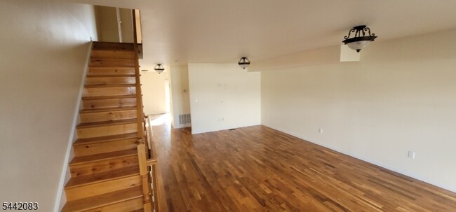 Building Photo - 58 Race St