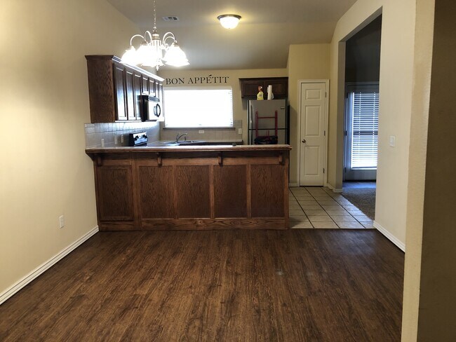 Building Photo - Two Living Areas!!! Spacious Three Bedroom Home in the Woodcreek Addition... Minutes from Campus,...