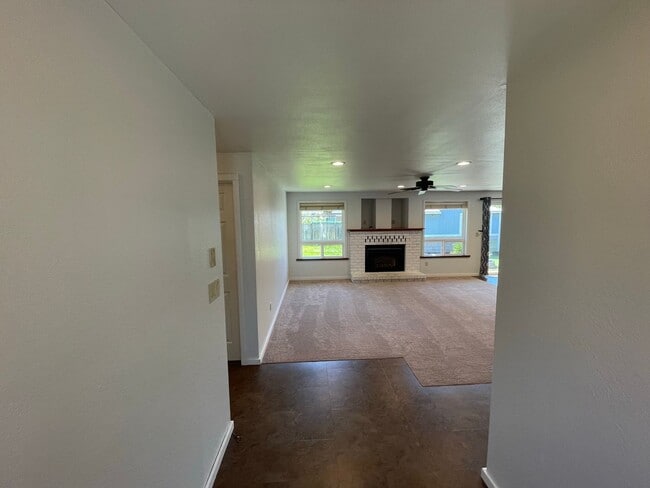 Building Photo - 2409 32nd St