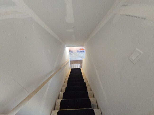 Building Photo - 754 E 950 N