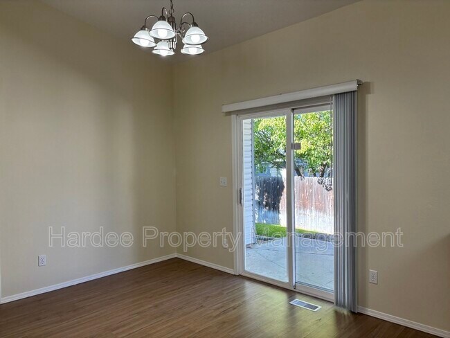 Building Photo - 1422 Allante Pl