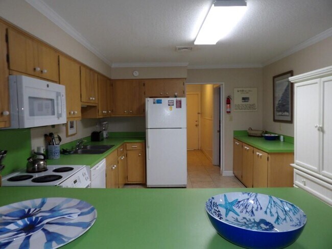 Building Photo - 4005 S Ocean Blvd