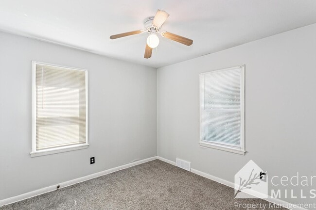 Building Photo - Spacious 3 Bed Corner Lot Near South High & I-235